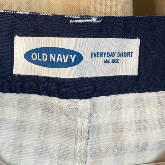 Old Navy Everyday Mid-rise Short - Picture 5 of 9
